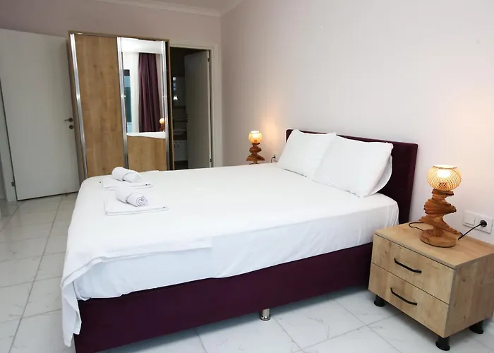 Talia Villalari フェティエ