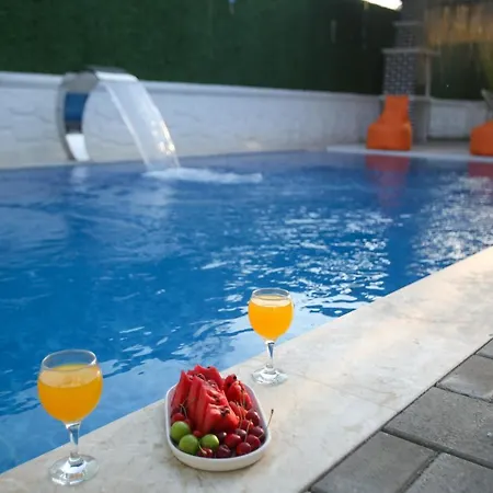 Talia Villalari Вилла