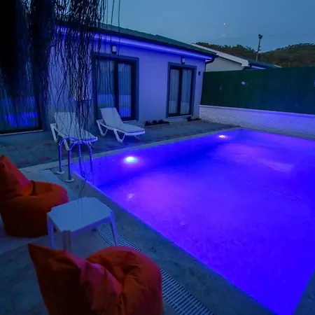 Talia Villalari Βίλα *