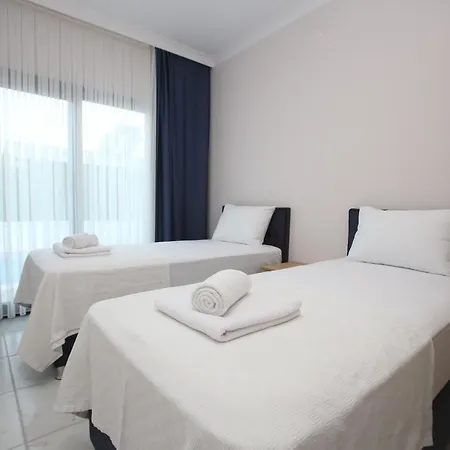 וילה Talia Villalari *