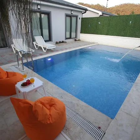 Talia Villalari וילה פאטהיה