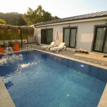 Talia Villalari Φετιγιέ