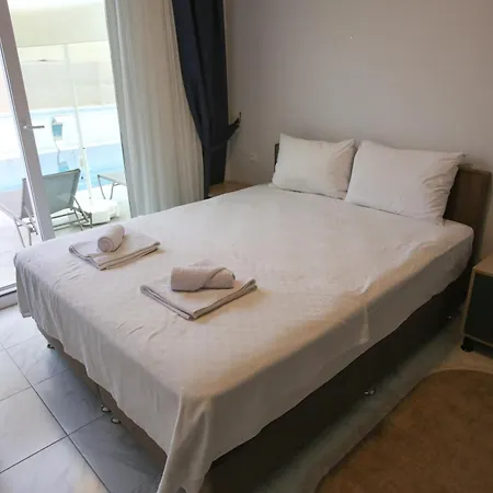 Talia Villalari * פאטהיה