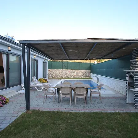 Talia Villalari Φετιγιέ