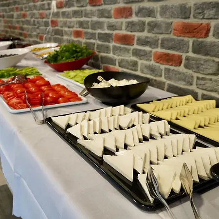 Talia Villalari וילה