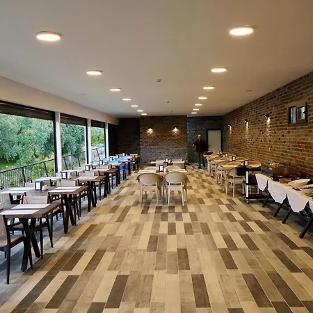 Talia Villalari Βίλα *