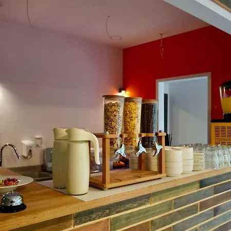 וילה Talia Villalari *